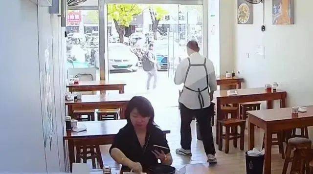 介入可能面临严重后果此次难以逃避电子pg游戏女子丢弃纸巾后续：(图2)